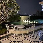 Chateau In-Town Ratchayothin Bts