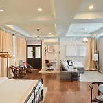 Spacious Design Loft With Rooftop