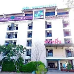 Thousand-Ten Thousand Hotel