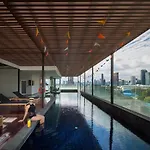 Luxury Ekkamai Stay With Sky Infinity Pool