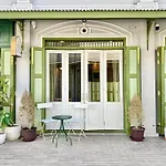 Cozy Artist Gem In Chinatown, Stroll To Mrt & More