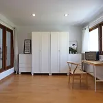 House In Pridi - Stylish 3Br Pet-Friendly