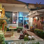 Friends House Resort