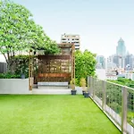 Circle S Sukhumvit 12 By Favstay