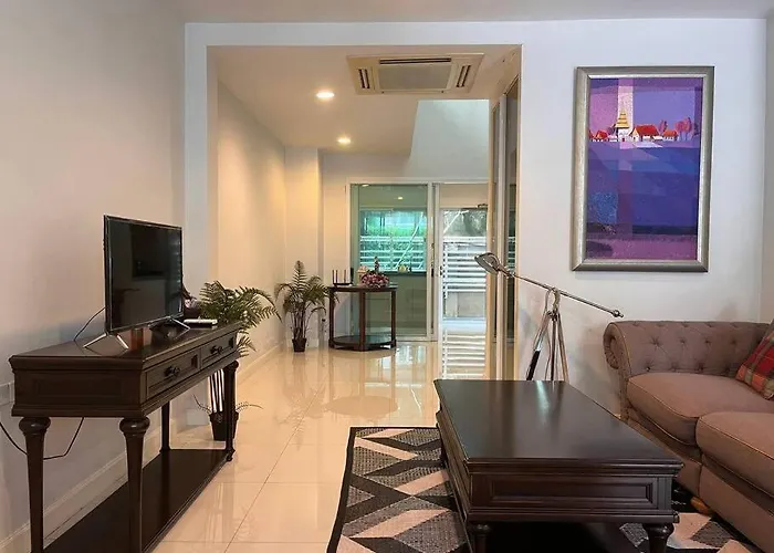 3Br Sukhumvit Townhouse, Close To Emsphere And Bts Mrt