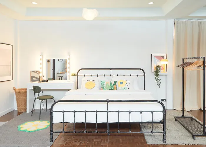 Spacious Design Loft With Rooftop