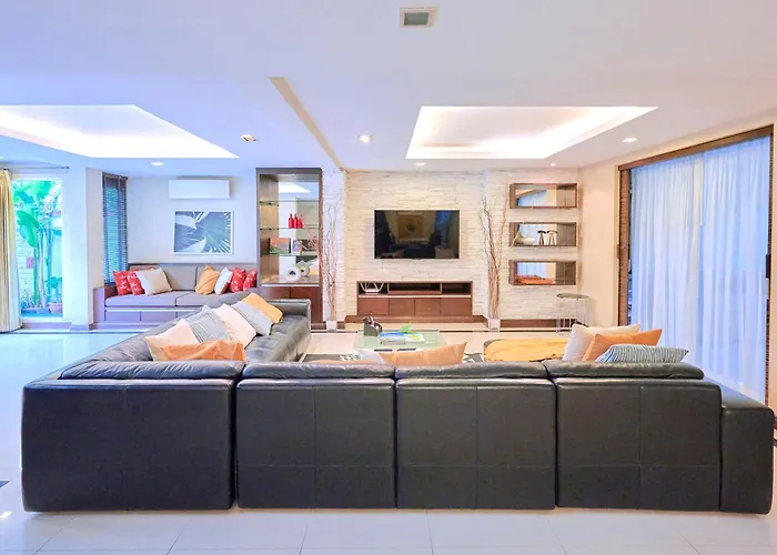 Low-Rise House For Groups Near Bts & Emdistrict For Spacious Cozy Stay