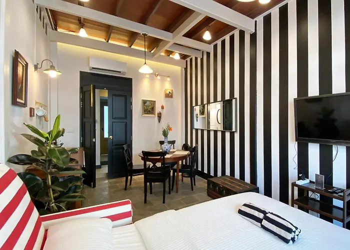 Cozy Artist Gem In Chinatown, Stroll To Mrt & More
