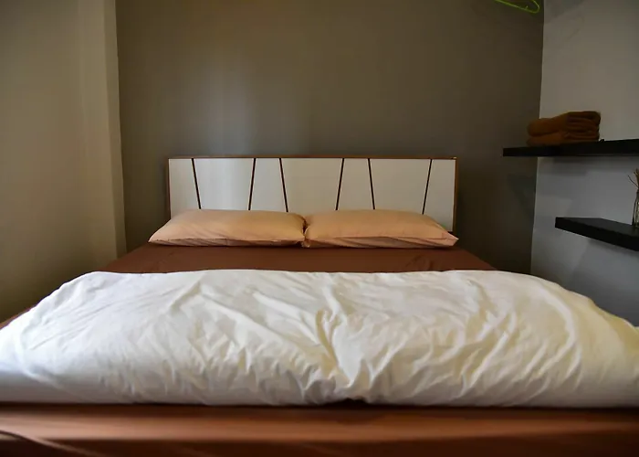 Inn Trog And Inn Soi - Hostel - Adults Only