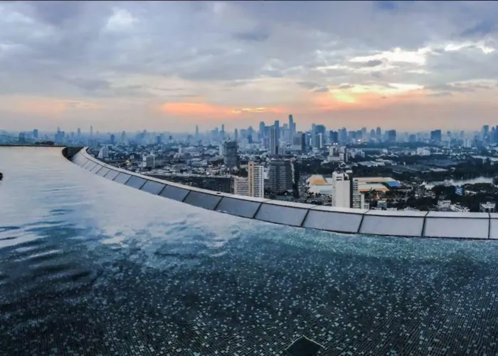 Hiii-Homtel At Soi 24 Sukhumvit With Rooftop Boundless Pool-Bts Phrom Phong&Em District