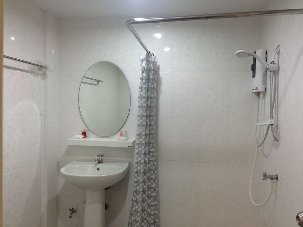 Ostello Double Dd House At Mrt Sutthisarn *