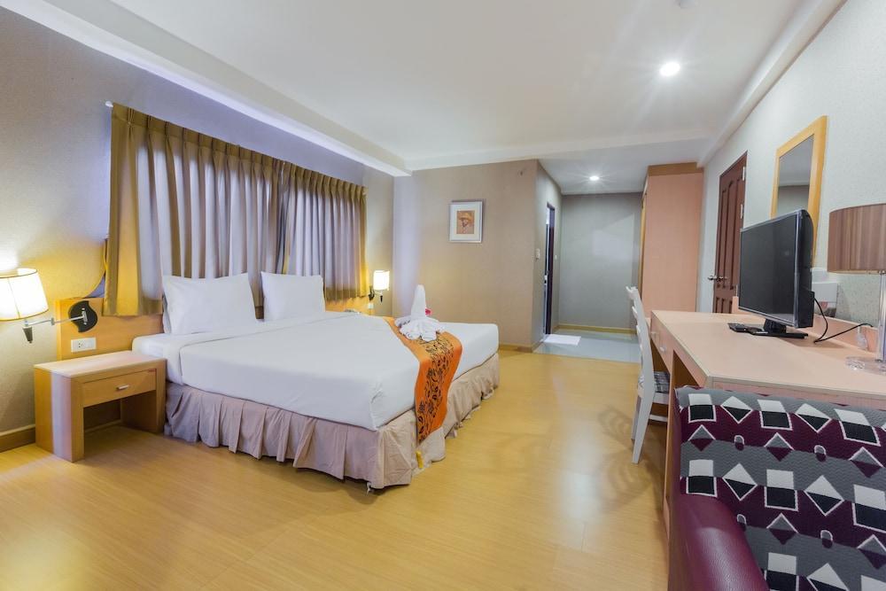 Three Seasons 5* Bangkok