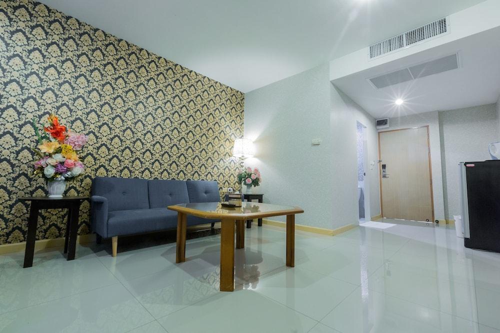 Three Seasons Hotel Bangkok