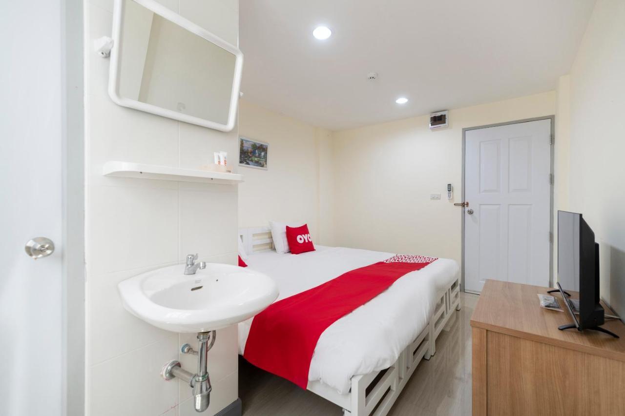 Hotel Oyo 439 Bed & Bus 2*