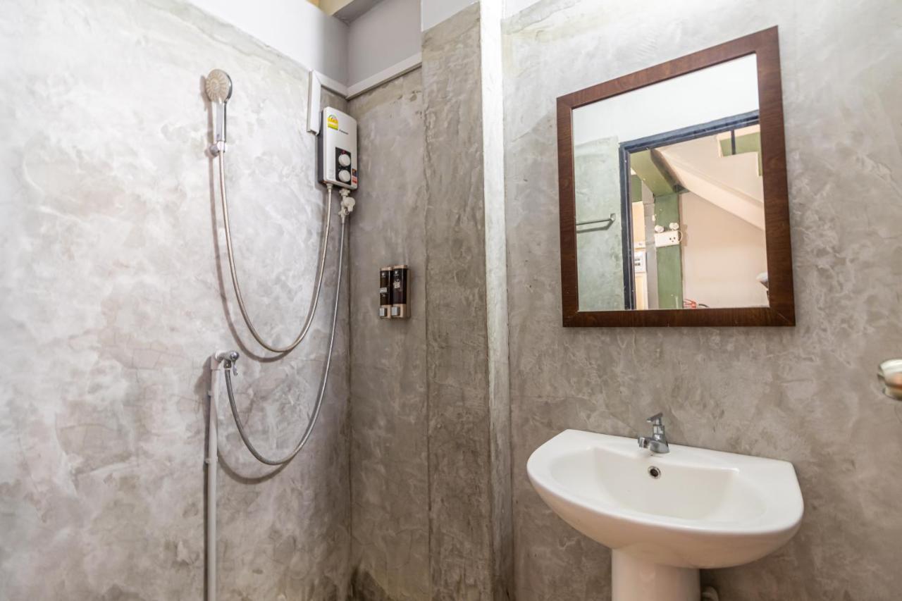 Albergue Snoozzze ใกล้รถไฟฟ้า ย่านบางรัก (adults Only) Banguecoque