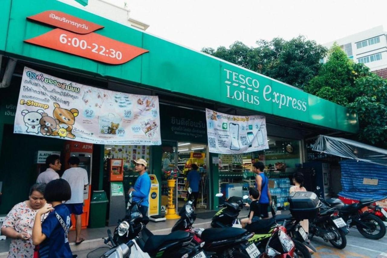 Small Space Cafe & Hostel