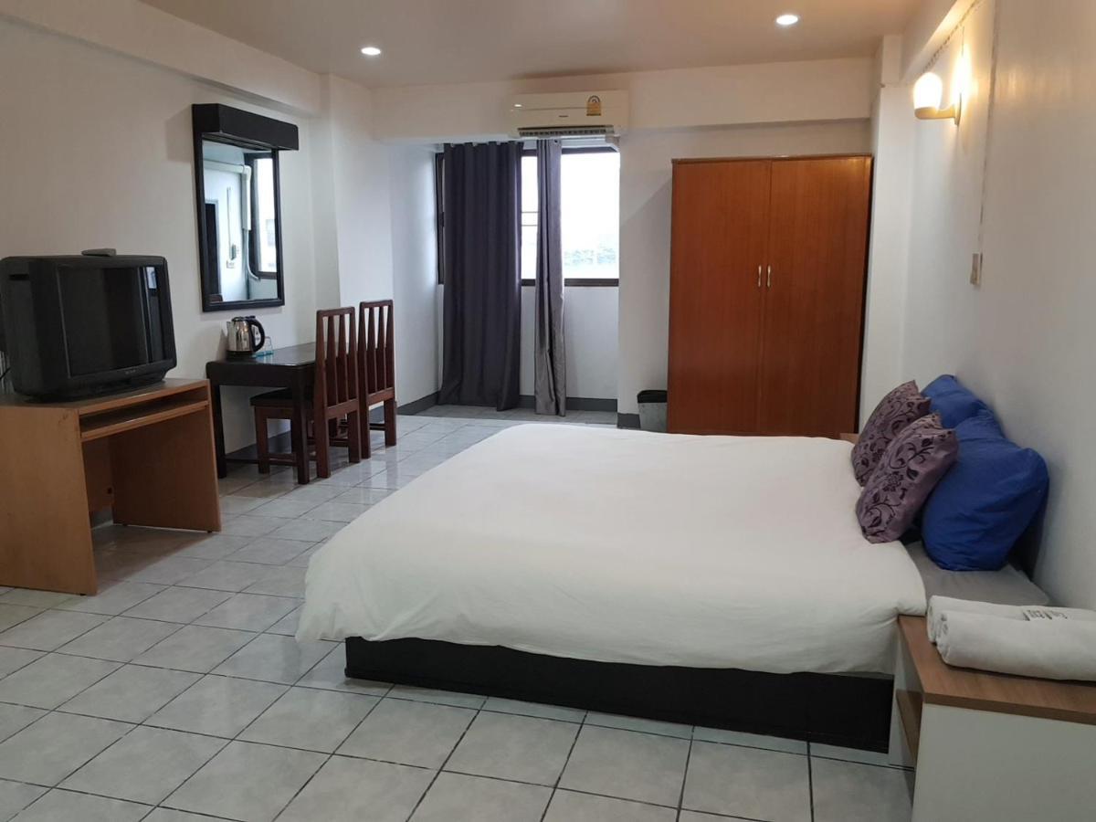 โรงแรมวินบางนา Win Bangna 3*