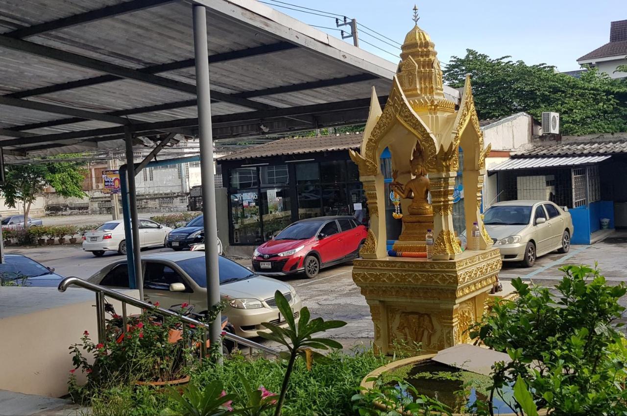 โรงแรมวินบางนา Win Bangna Hotel
