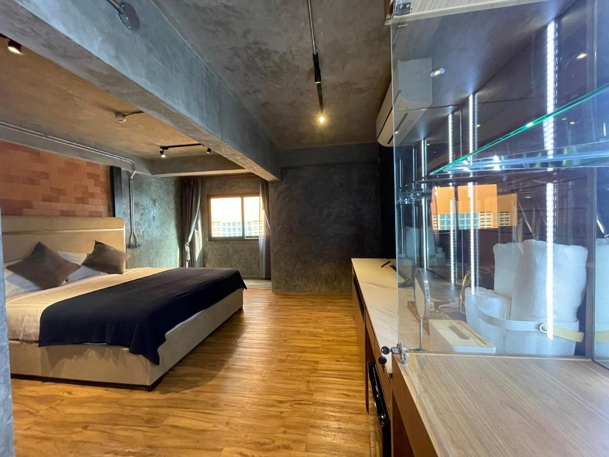 Khách sạn Loft122 *