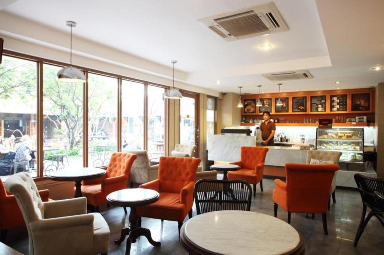 Herberg Rambuttri Village Plaza