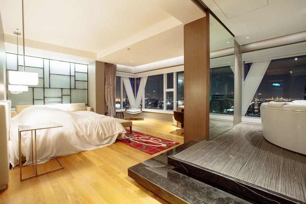 Mode Sathorn - Sha Extra