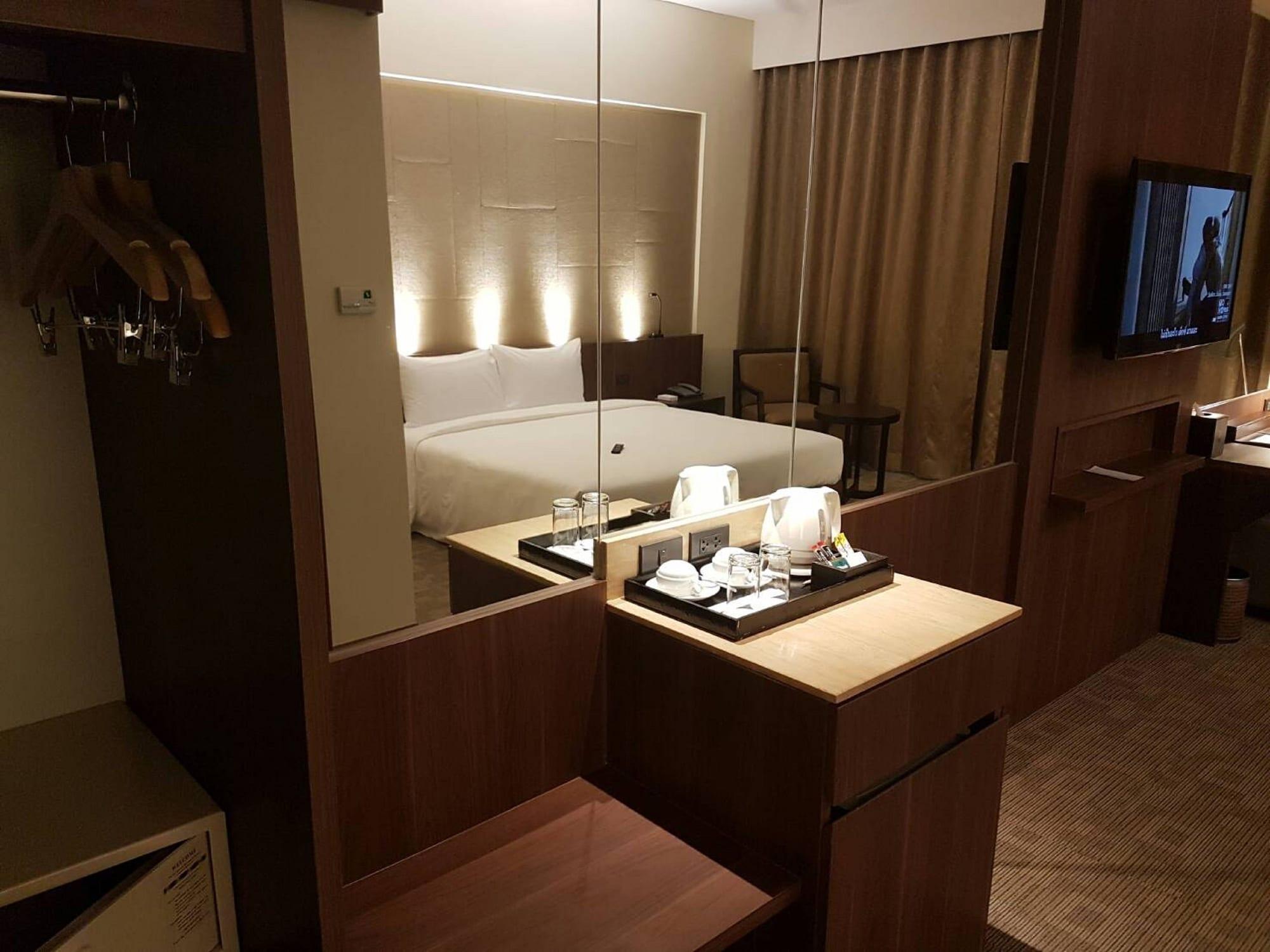 Louis Tavern Hotell Bangkok