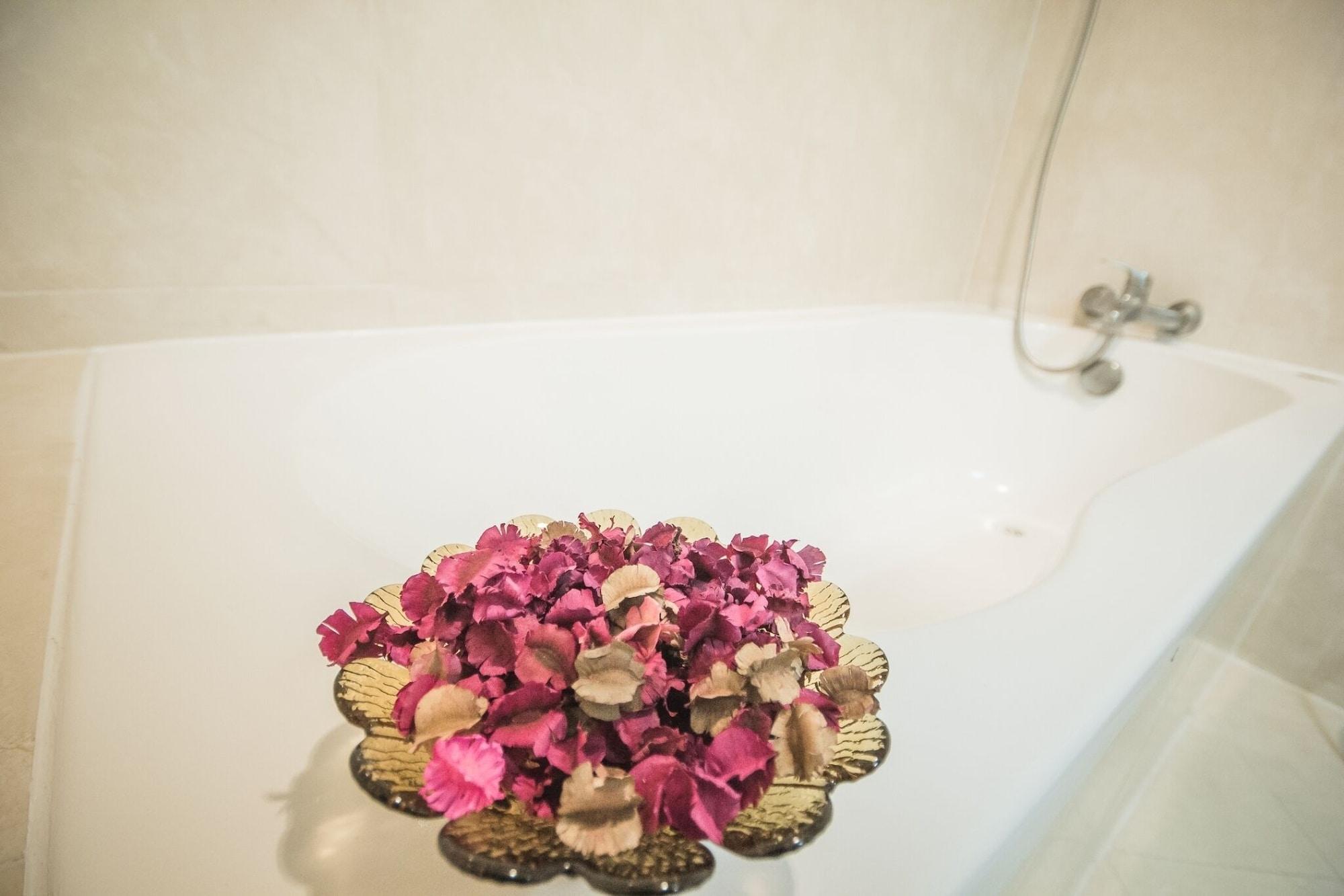Khách sạn Romance Srinakarin
