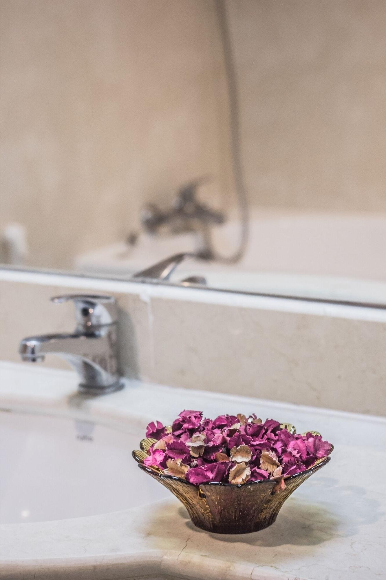 Khách sạn Romance Srinakarin