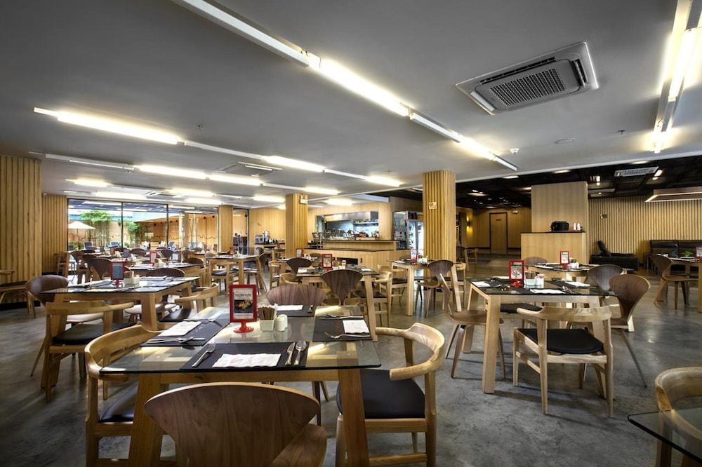 Khách sạn Galleria 12 Sukhumvit By Compass Hospitality