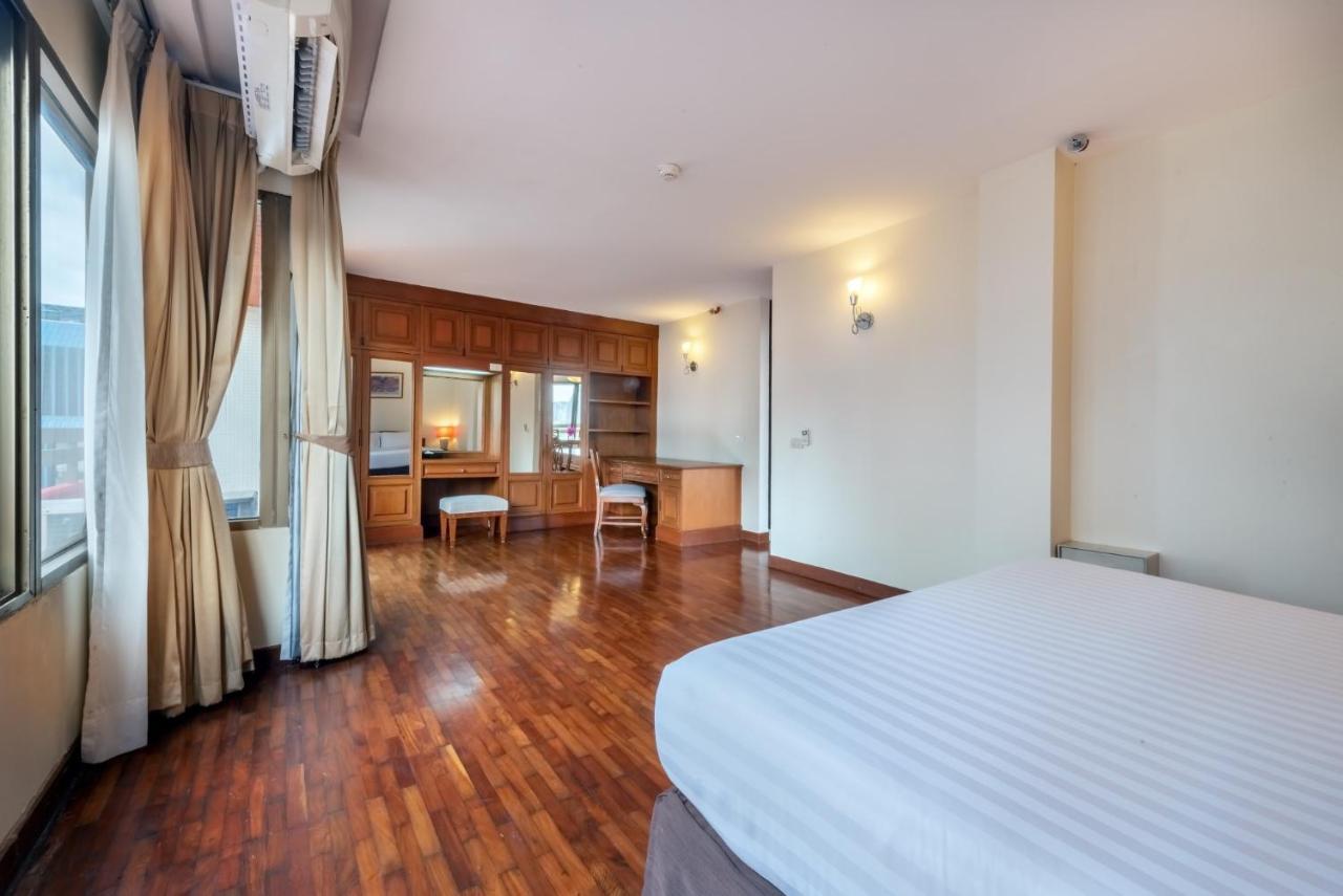 Bandara Silom, 4*