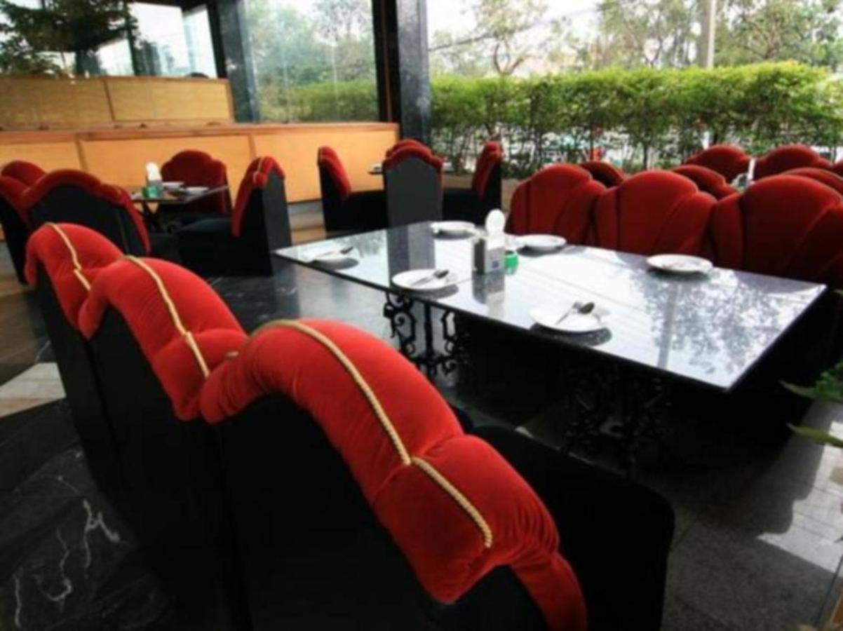 13 Coins Airport Ngam Wong Wan - Domestic