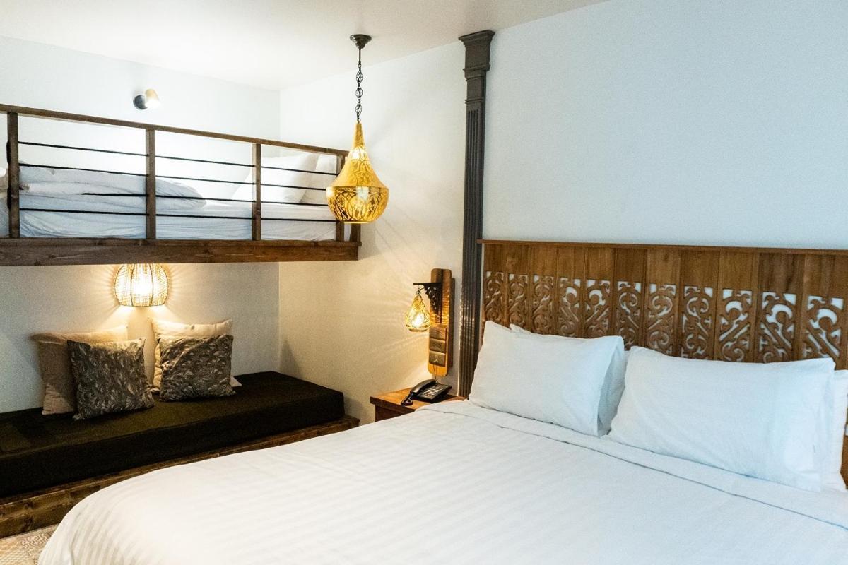 Tints Of Blue Hotel 3*