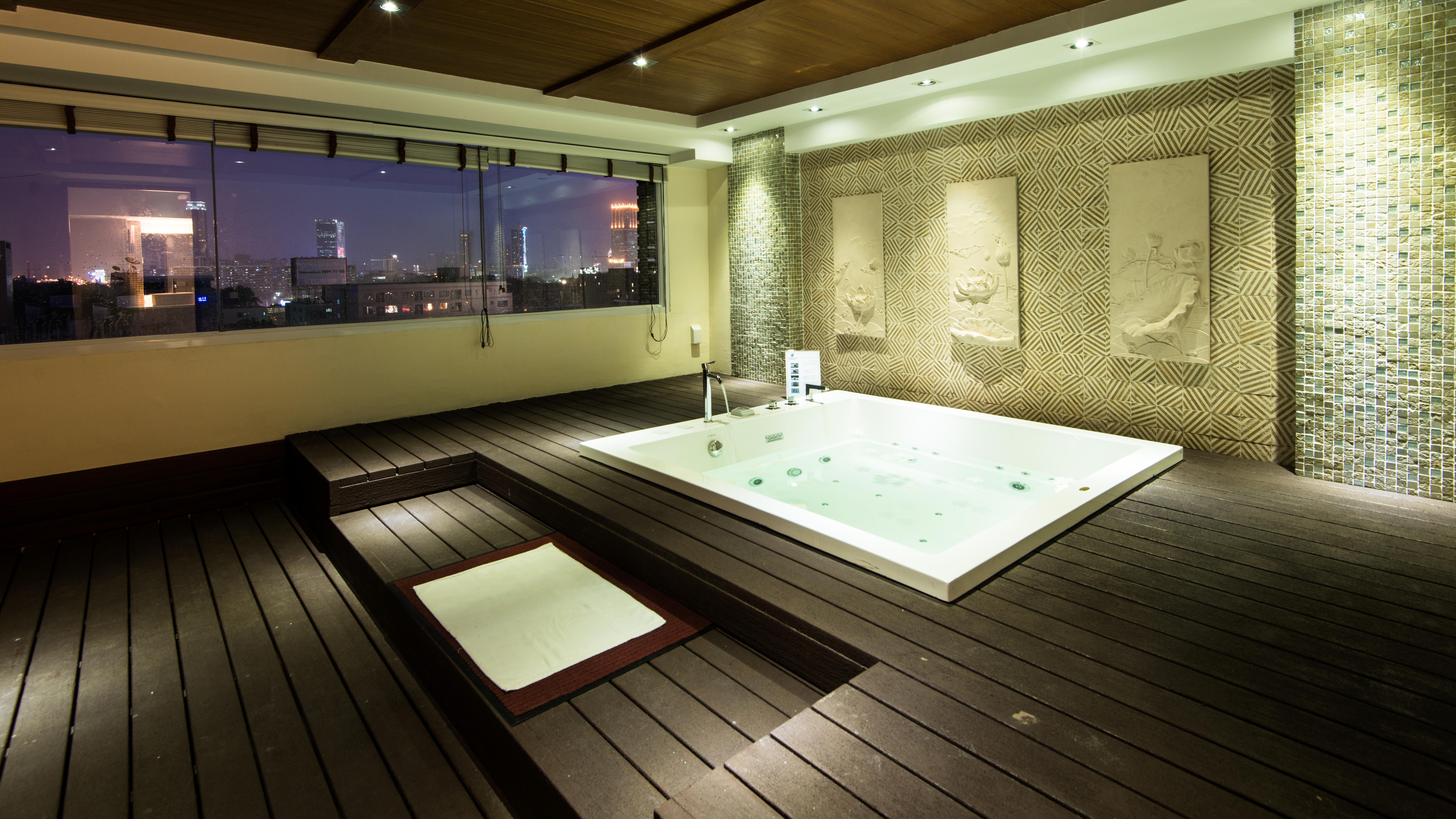 Lohas Residences Sukhumvit 2 Hotel 4*