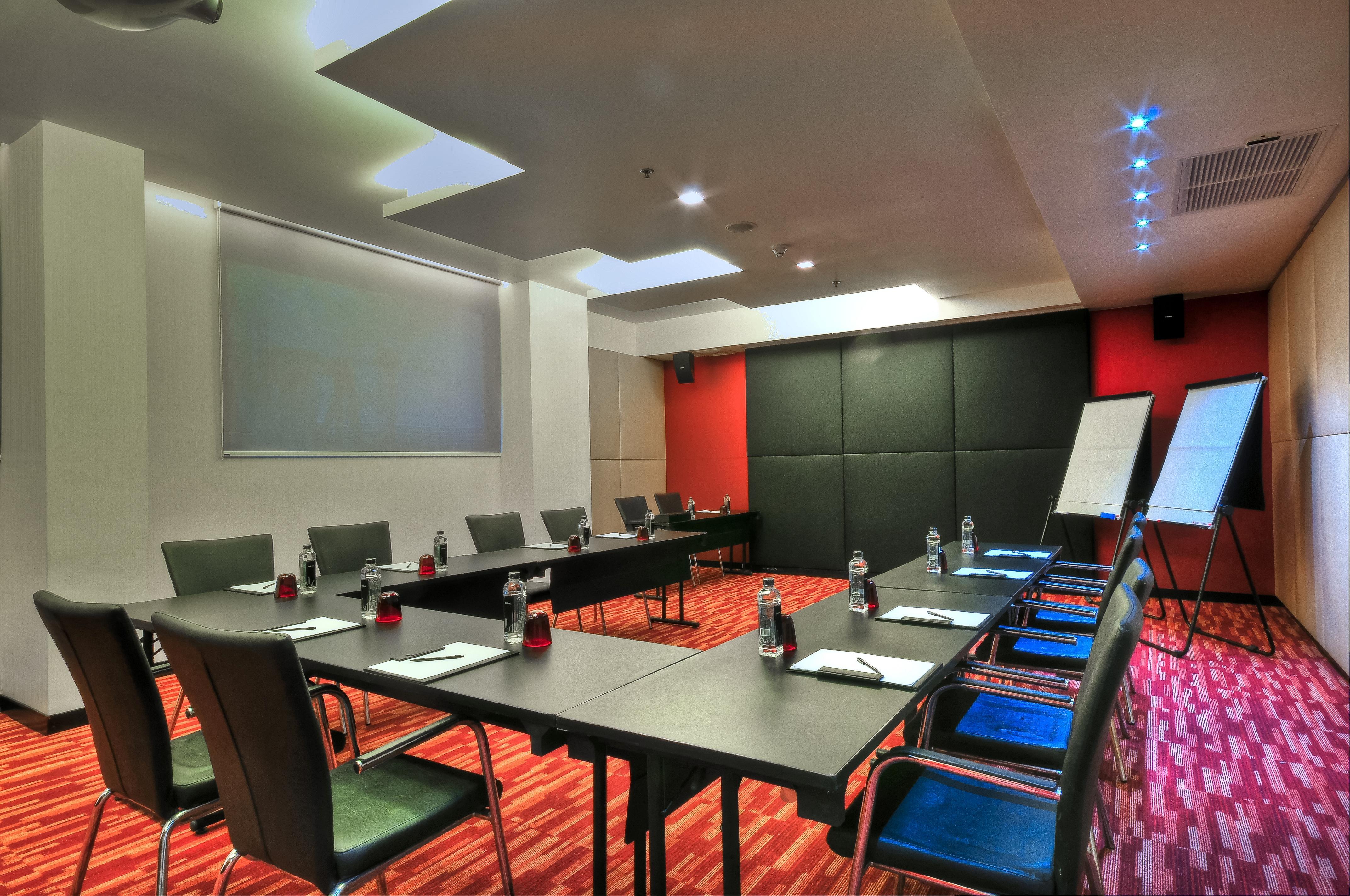 Hotel Galleria Sukhumvit 10 By Compass Hospitality 4*