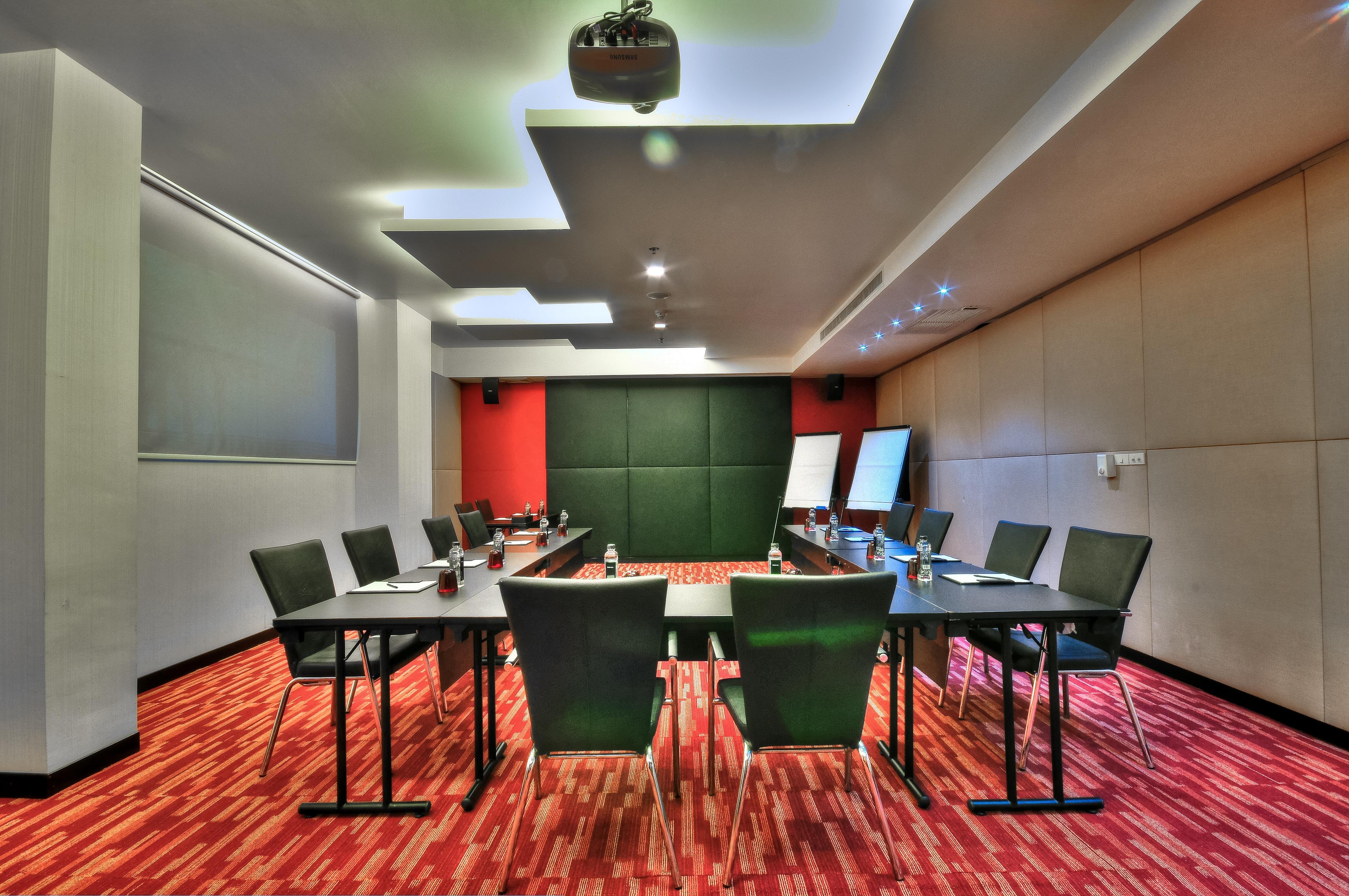 Hotel Galleria Sukhumvit 10 By Compass Hospitality 4*
