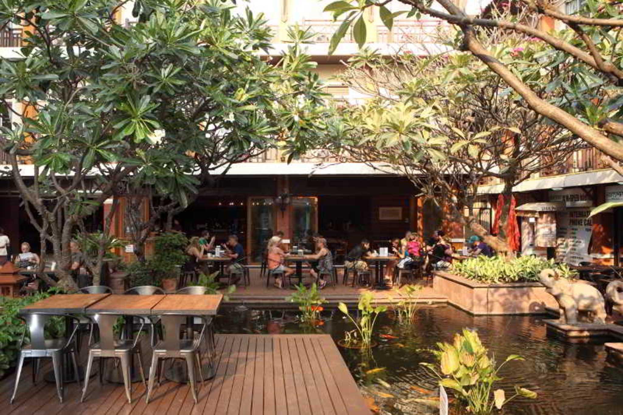 Herberg Rambuttri Village Plaza