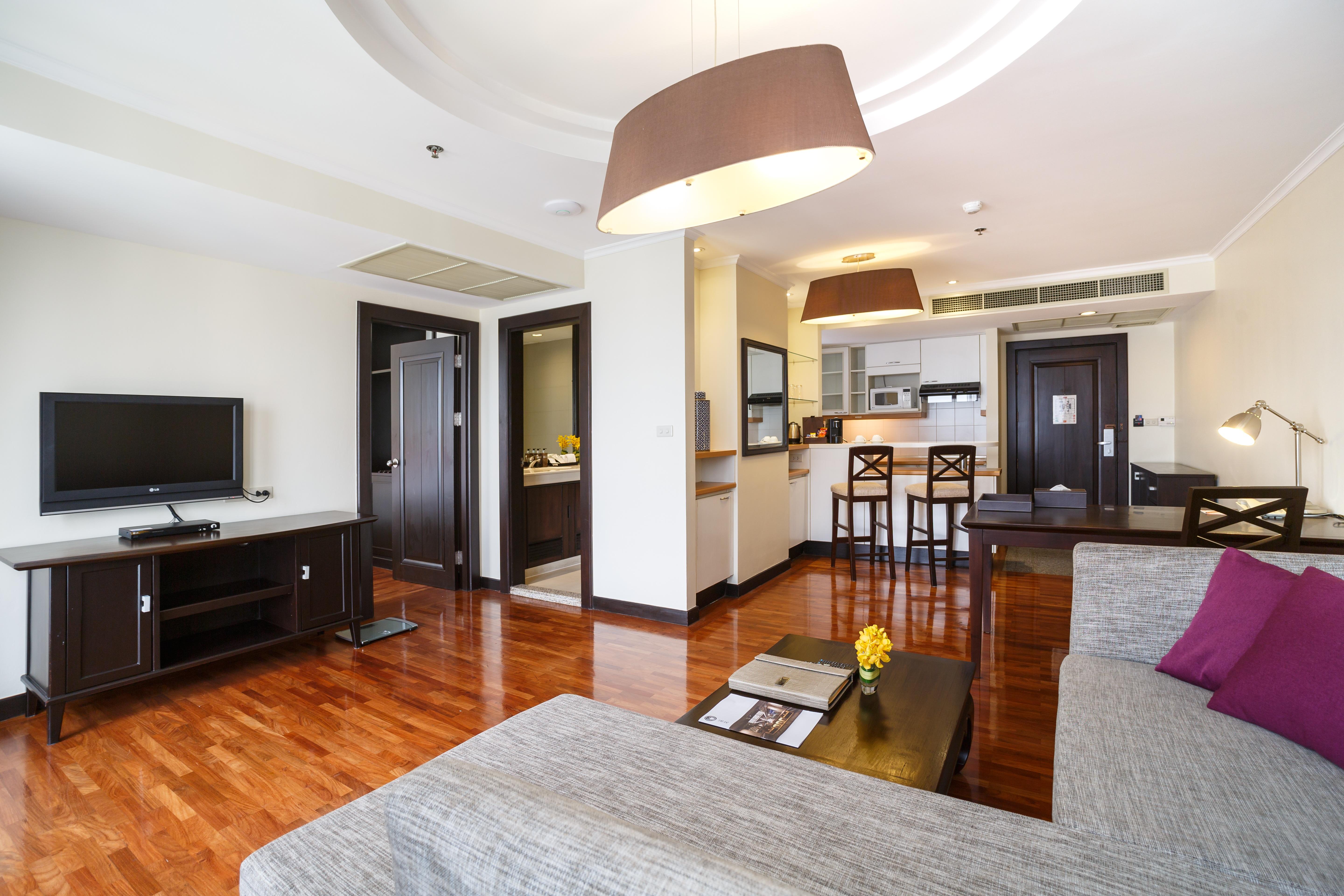 Bandara Silom, 4*