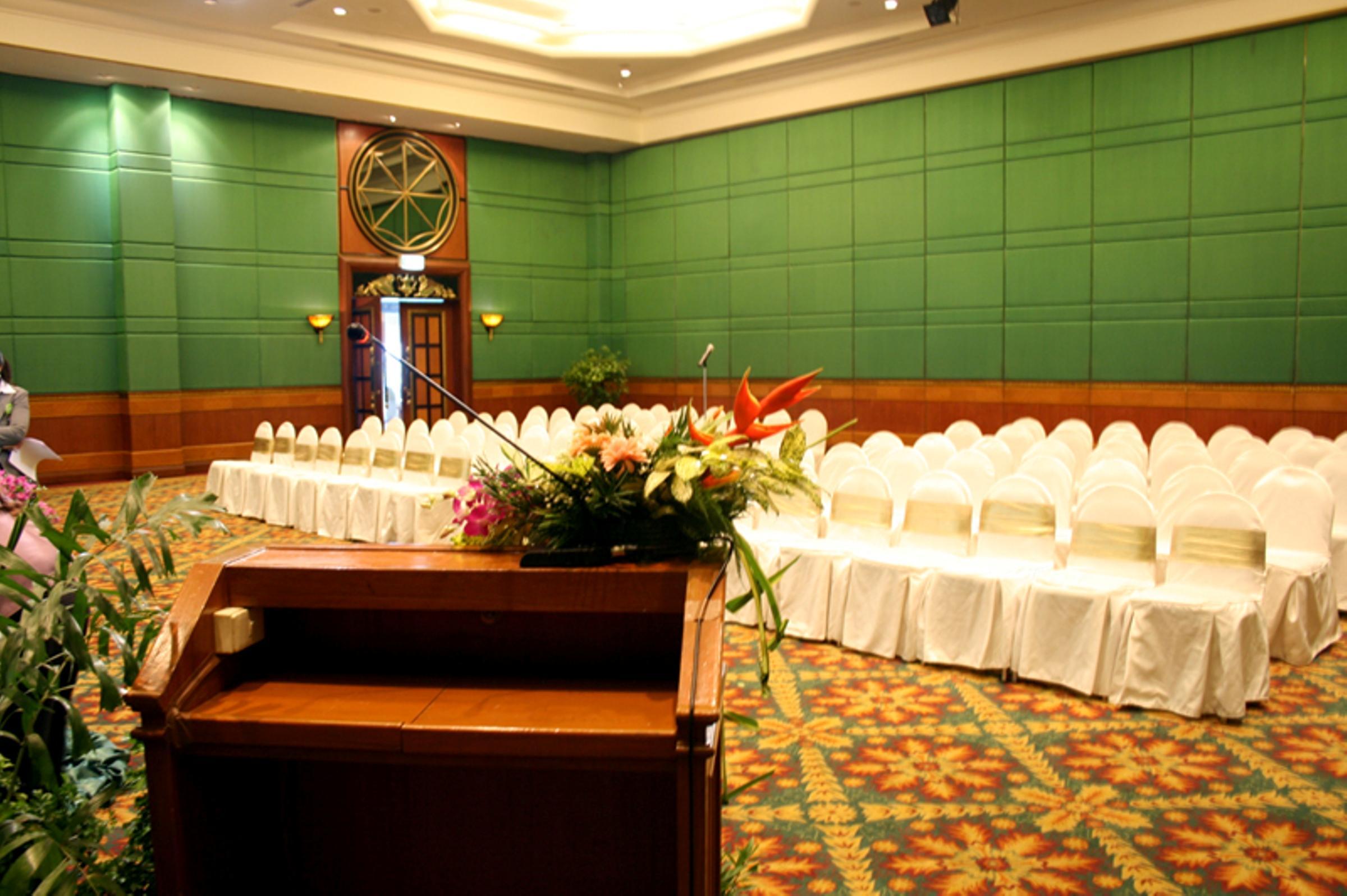 Golden Tulip Sovereign Hotel