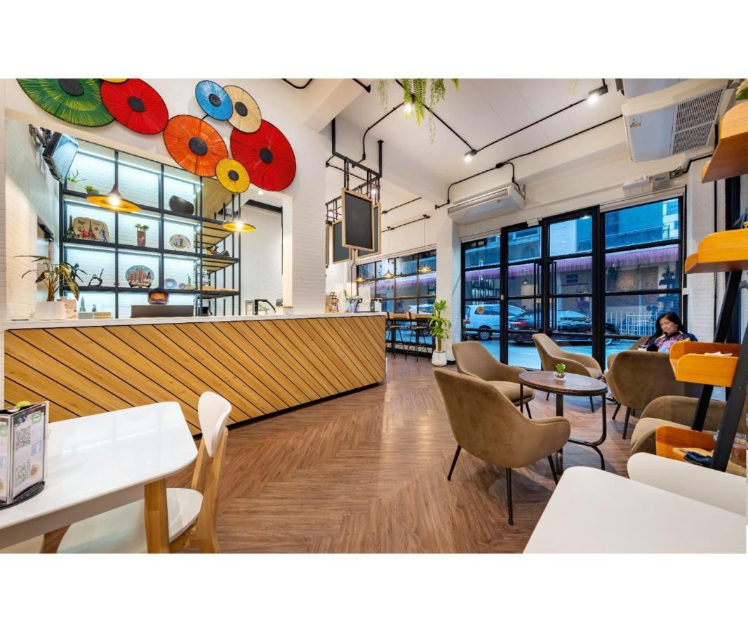 Siam Subway Hostel&café