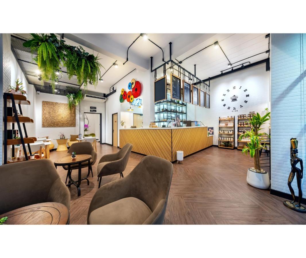 Siam Subway Hostel&café
