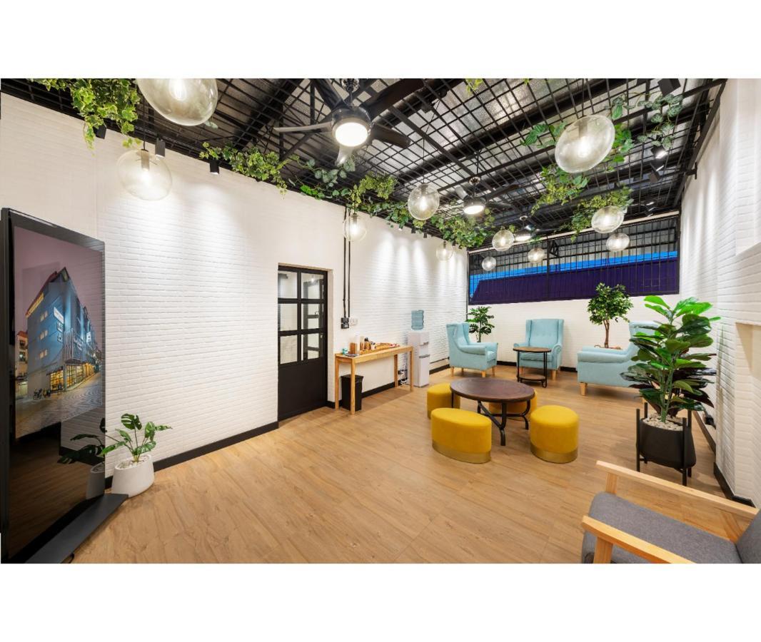 Siam Subway Hostel&café