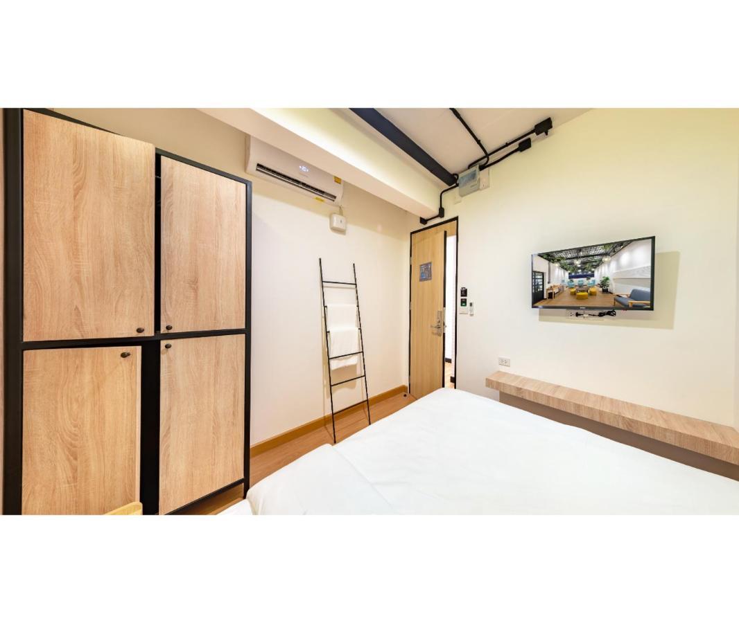 Siam Subway Hostel&café *