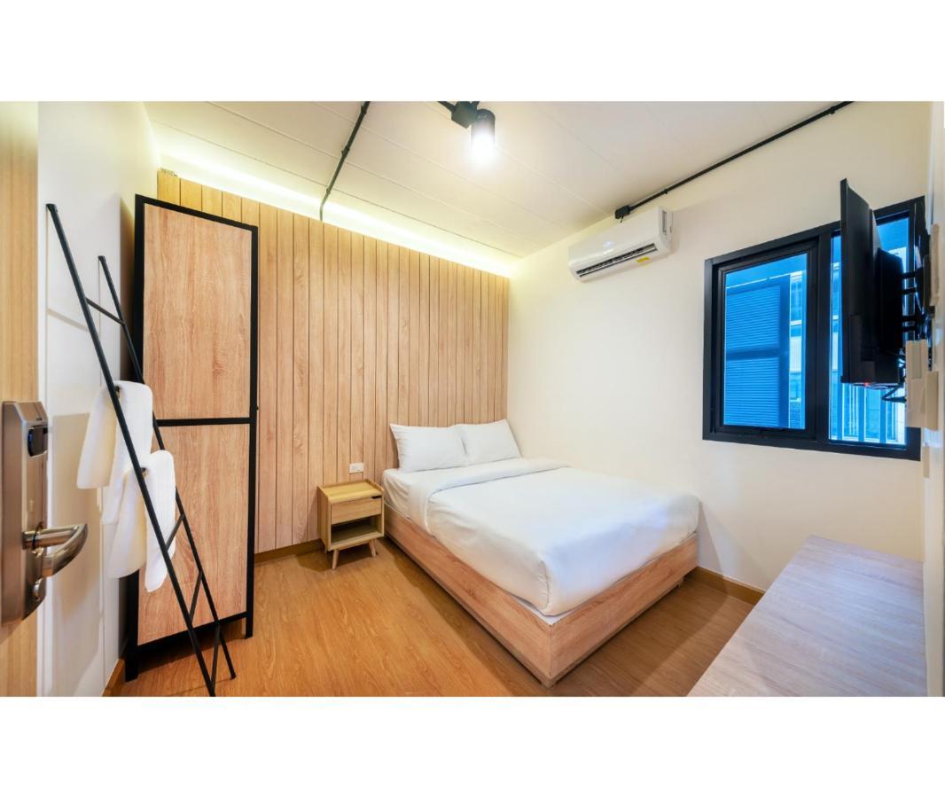 Siam Subway Hostel&café