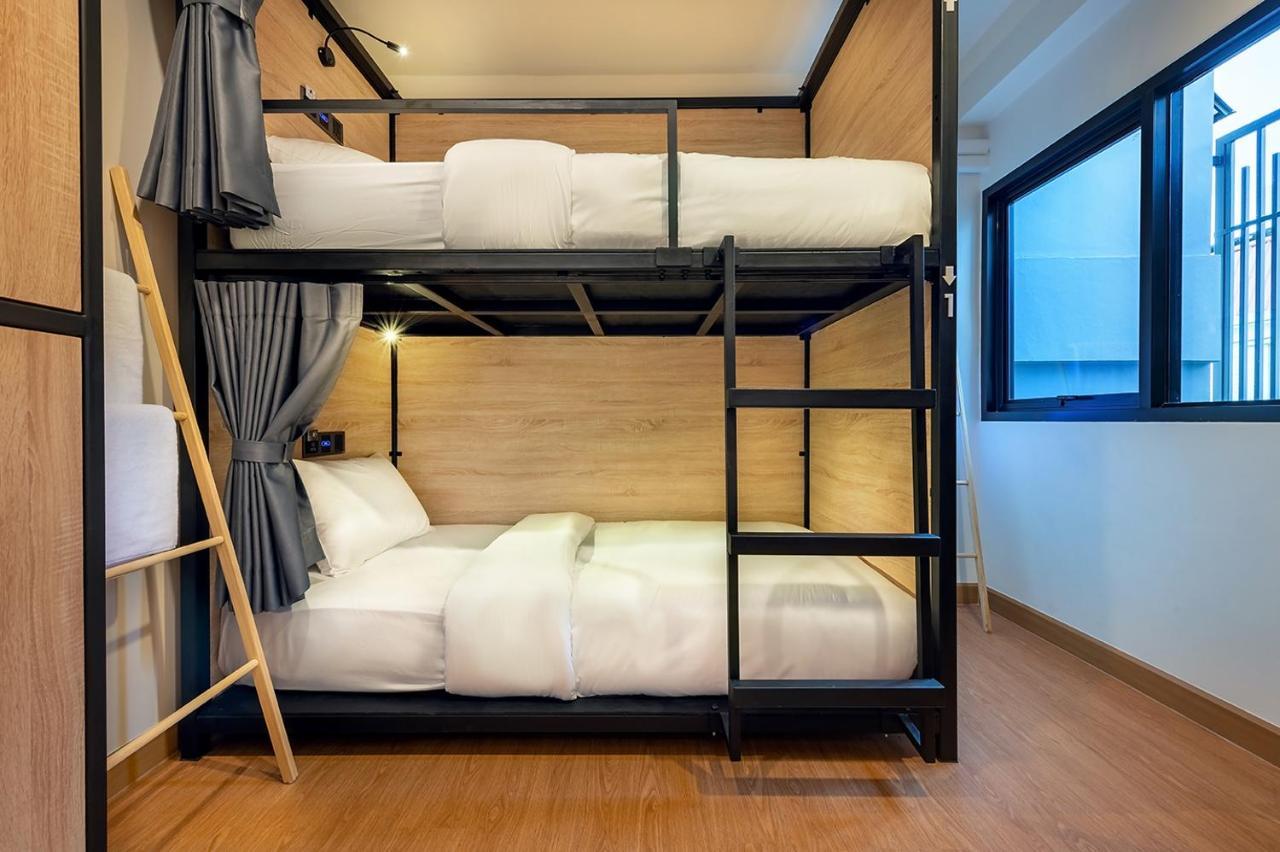 Siam Subway Hostel&café