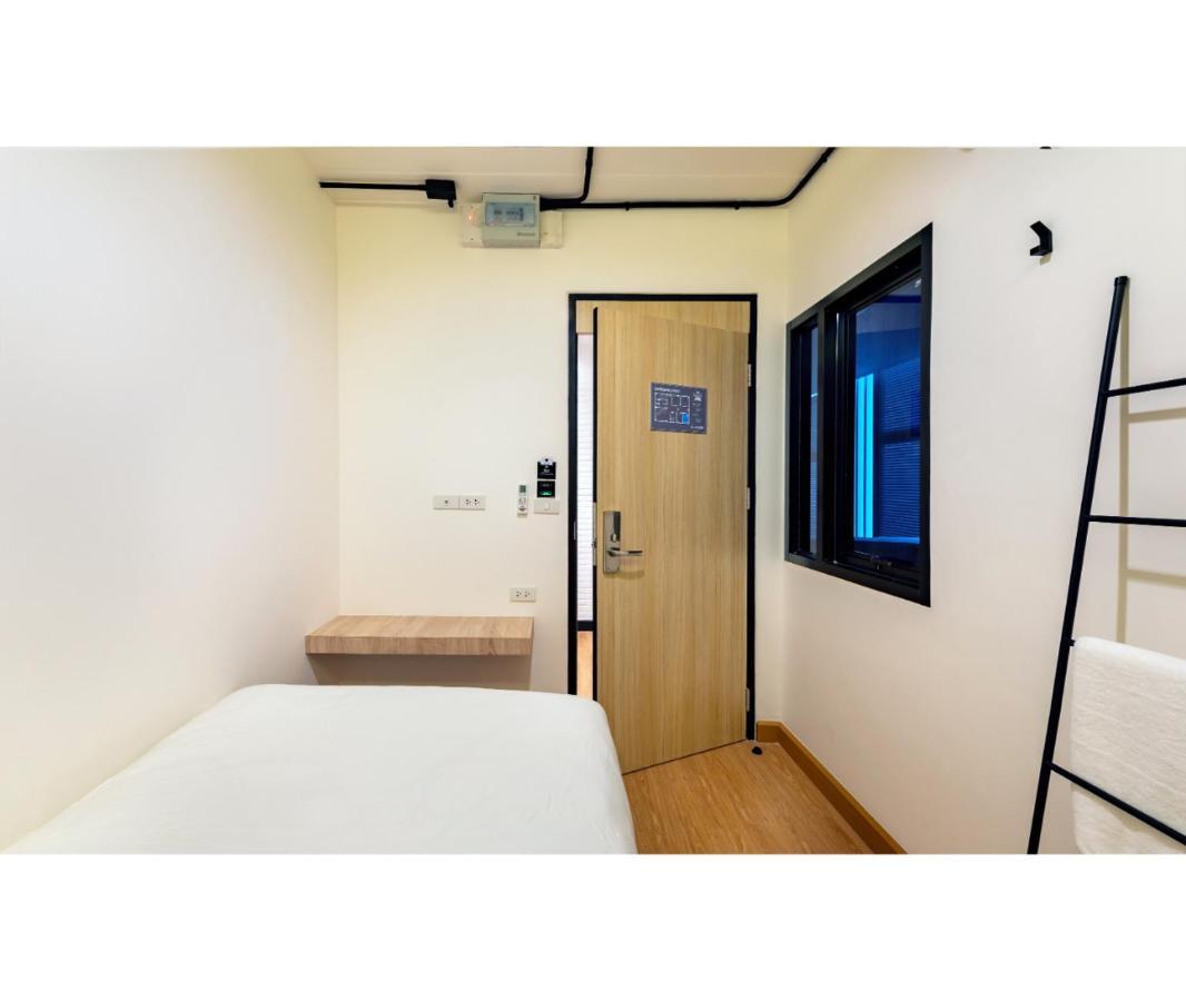 Siam Subway Hostel&café