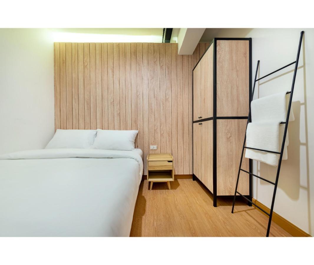 Siam Subway Hostel&café *