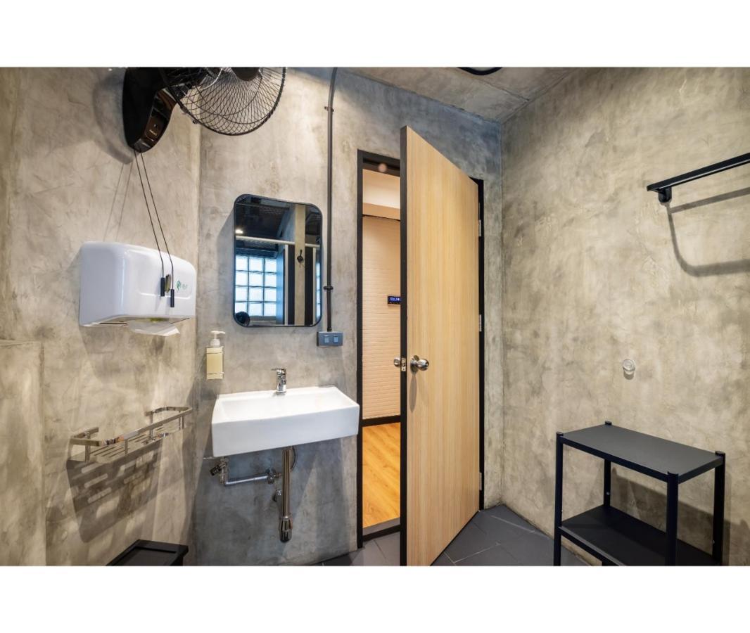 Siam Subway Hostel&café *