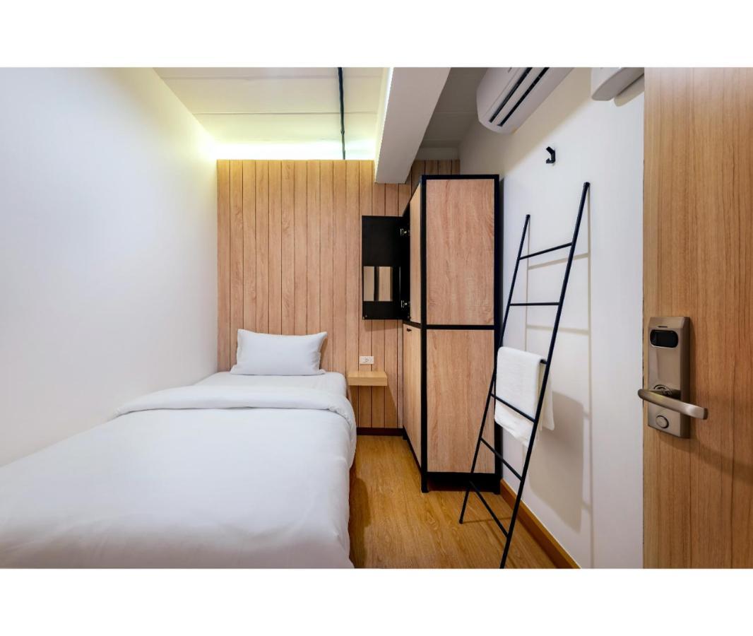 Siam Subway Hostel&café *
