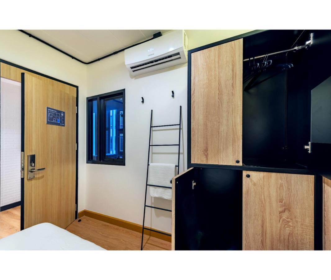 Siam Subway Hostel&café *