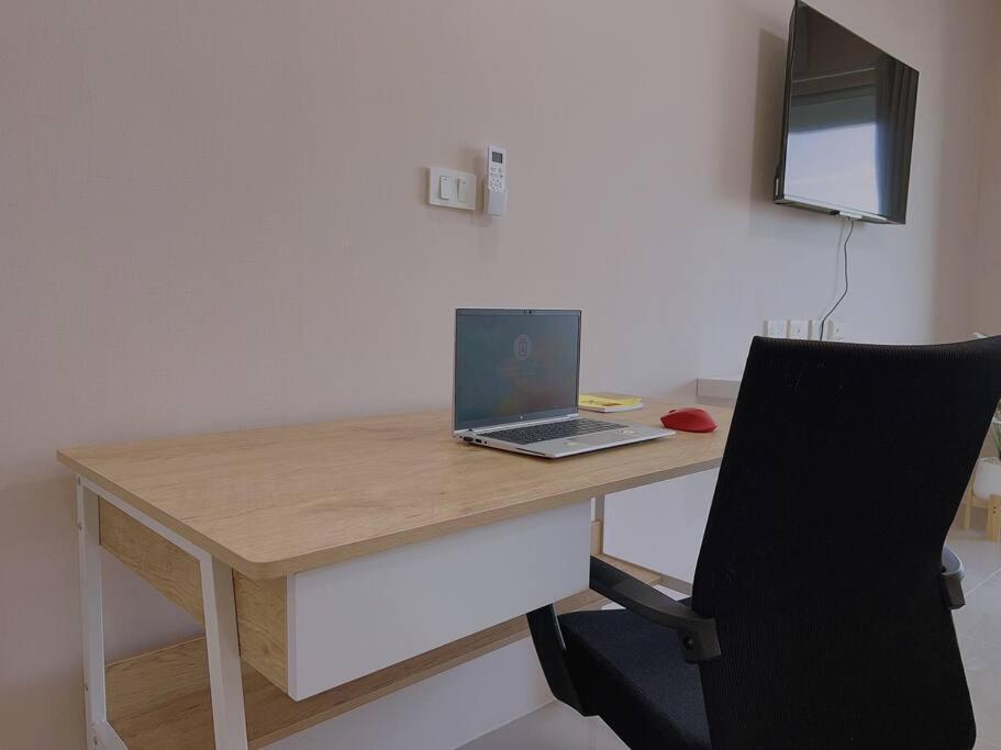 29th Floor Studio, Cozy Workplace, Long Stay, Wide Space Apartment
